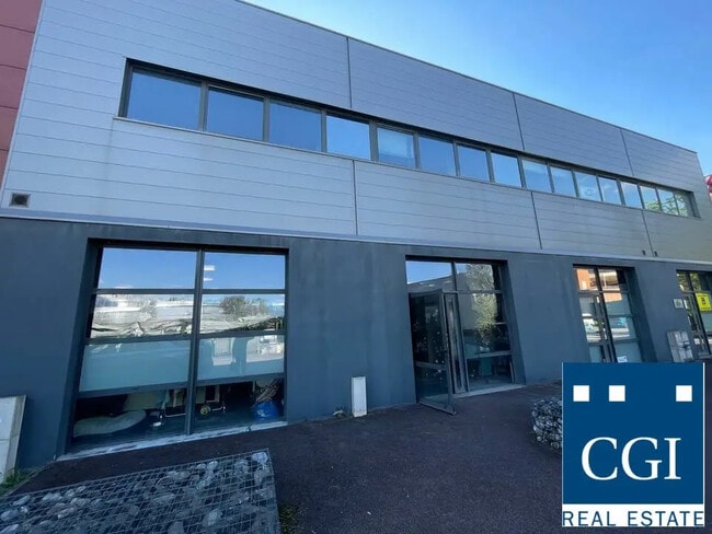 Plus de détails pour Local d'activités à louer