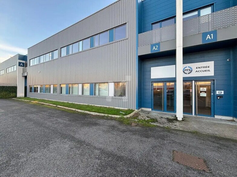 Local d’activités dans Villebon-sur-Yvette à louer - Photo de l’immeuble – Image 2 sur 7