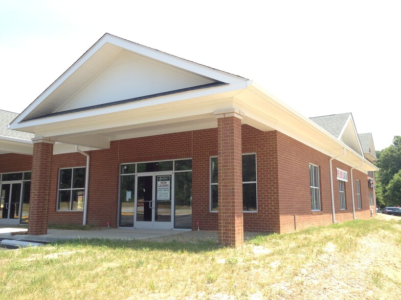 210 W Hundred Rd, Chester, VA à louer - Photo de l’immeuble – Image 3 sur 5