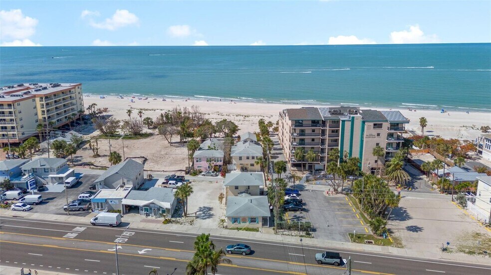 13062 Gulf Blvd, Madeira Beach, FL à vendre - Photo de l’immeuble – Image 1 sur 29