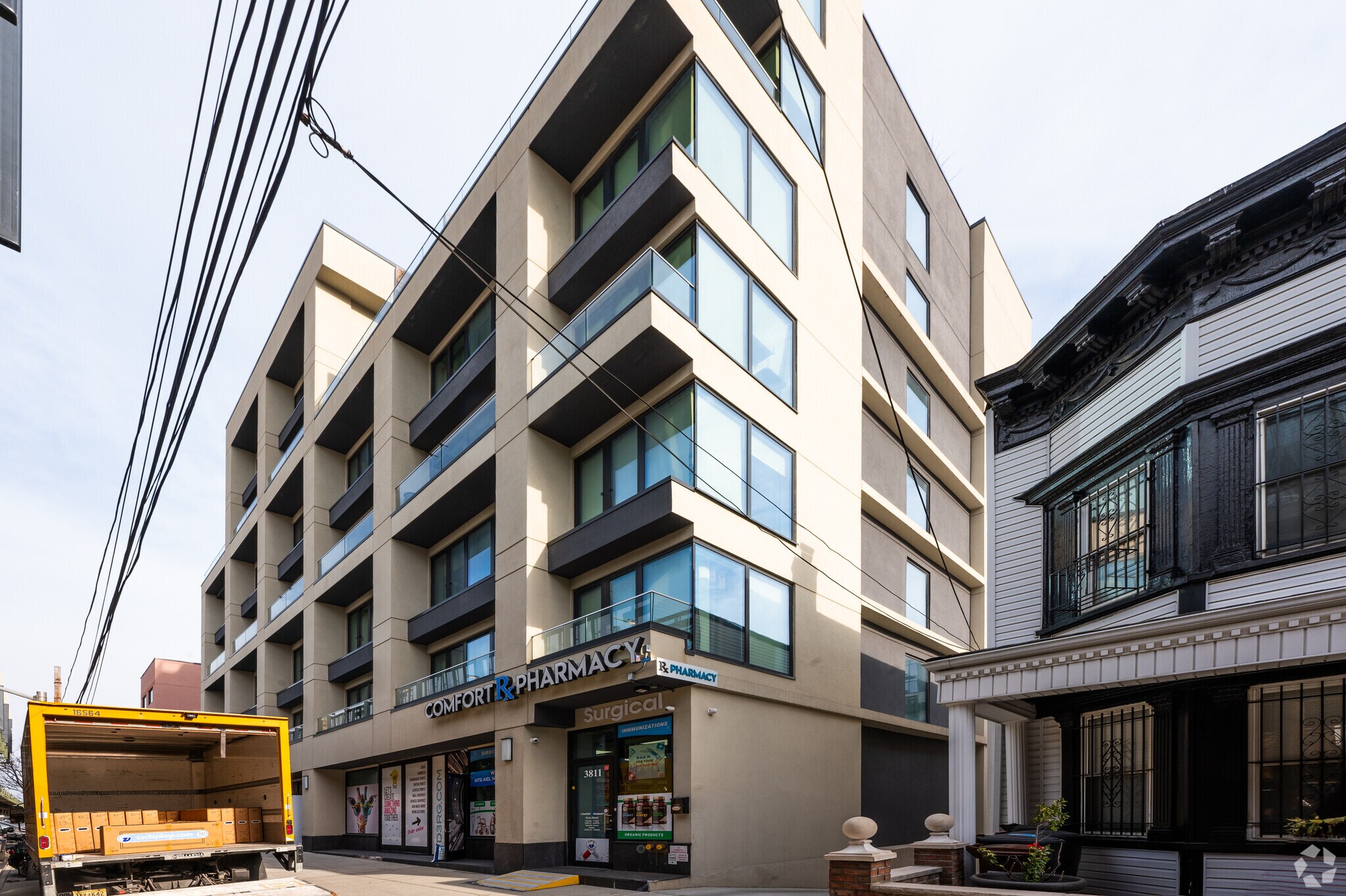 3811 31st St, Long Island City, NY à louer Photo principale– Image 1 sur 9