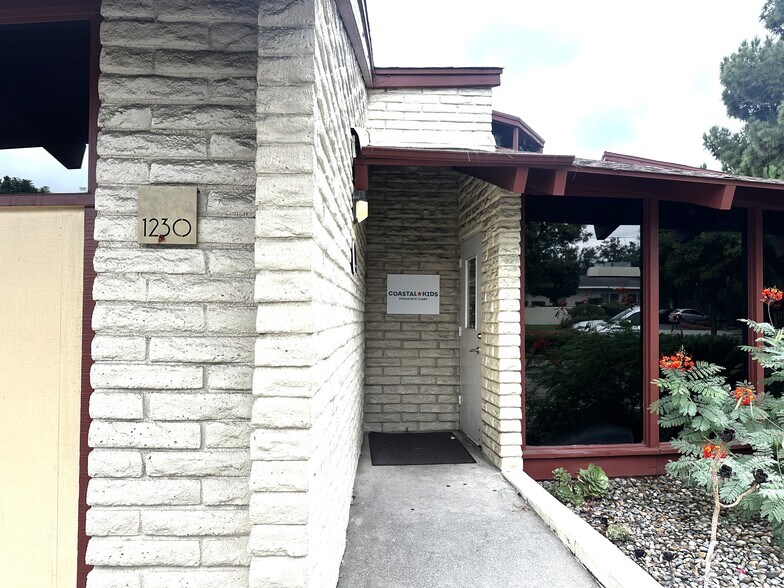 1230 E Arrow Hwy, Upland, CA à louer - Photo de l’immeuble – Image 3 sur 16