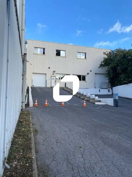 Local d’activités dans Bagnolet à louer - Photo de l’immeuble – Image 3 sur 10