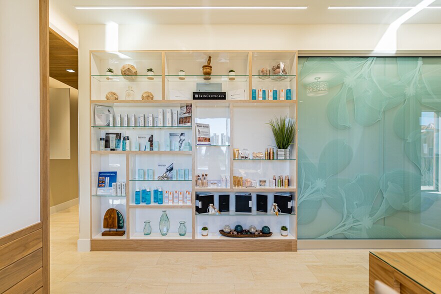 1333 3rd Ave S, Naples, FL à louer - Photo intérieure – Image 3 sur 15