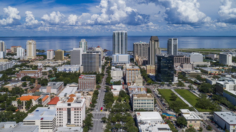 450 N 1st Ave, Saint Petersburg, FL à louer - Photo de l’immeuble – Image 1 sur 9