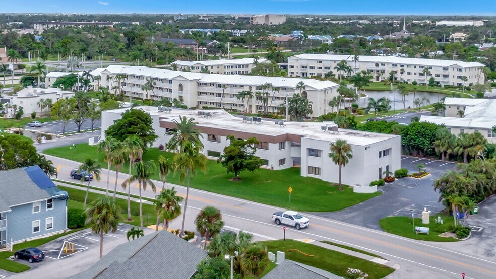 6719 Winkler Rd, Fort Myers, FL à louer - Photo de l’immeuble – Image 1 sur 17