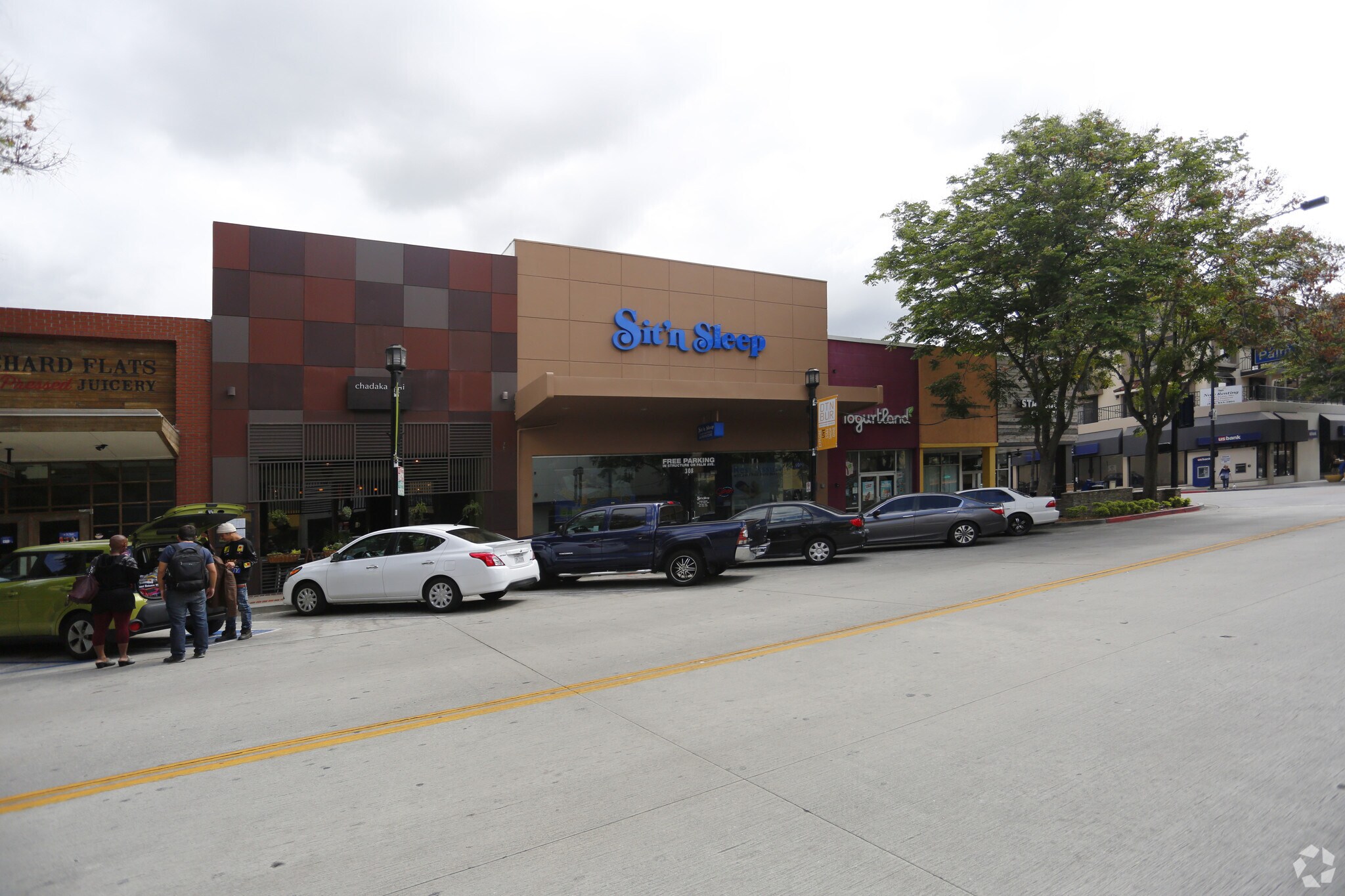 308-310 N San Fernando Blvd, Burbank, CA à louer Photo principale– Image 1 sur 13