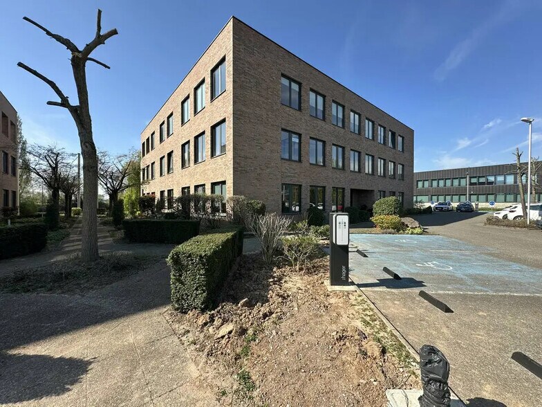Bureau dans Entzheim à louer - Photo de l’immeuble – Image 1 sur 2