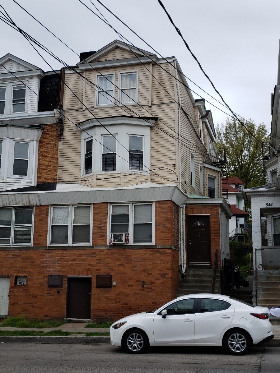544 E 3rd St, Mount Vernon, NY à vendre Photo principale– Image 1 sur 33