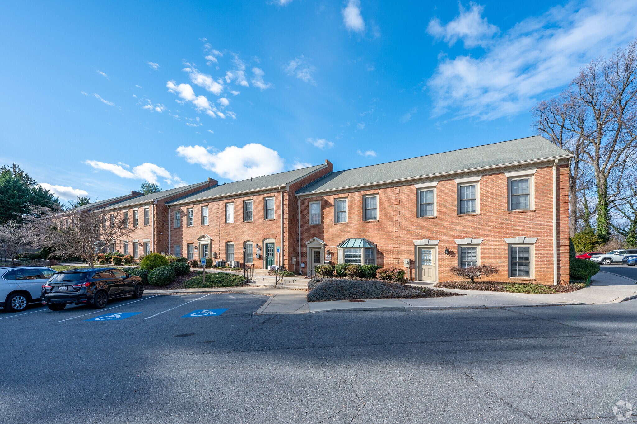 5602-5654 Shields Dr, Bethesda, MD à louer Photo de l’immeuble– Image 1 sur 27