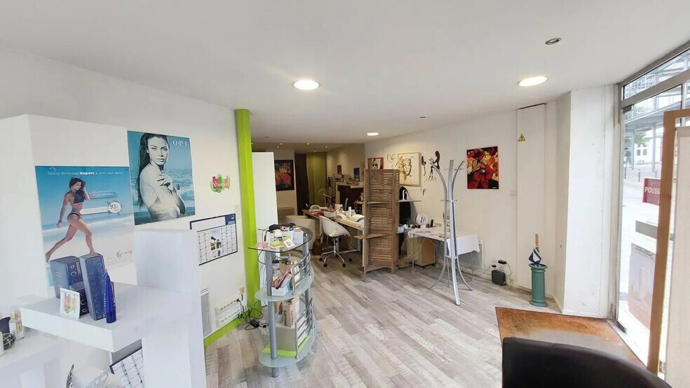 Local commercial dans Antran à louer - Photo intérieure – Image 3 sur 4