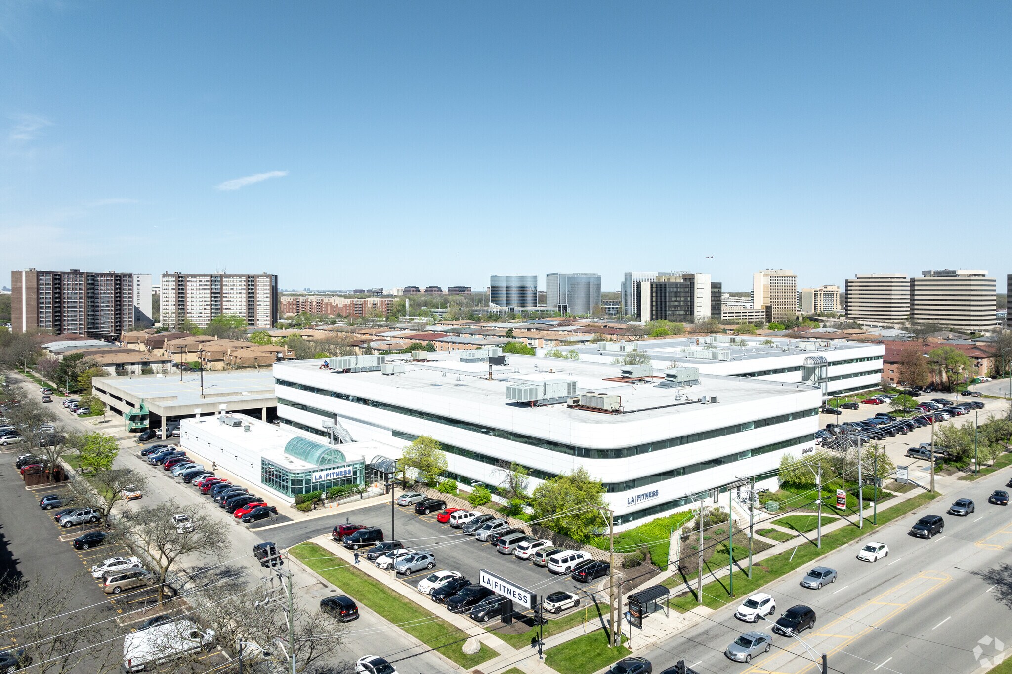 5440 N Cumberland Ave, Chicago, IL à louer Photo principale– Image 1 sur 38