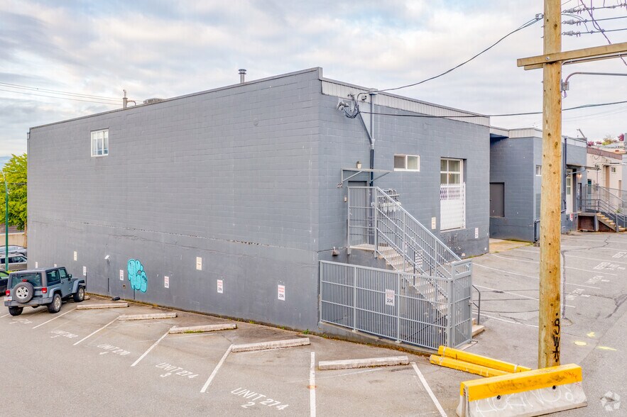 270-282 E 1st Ave, Vancouver, BC à louer - Photo de l’immeuble – Image 3 sur 4