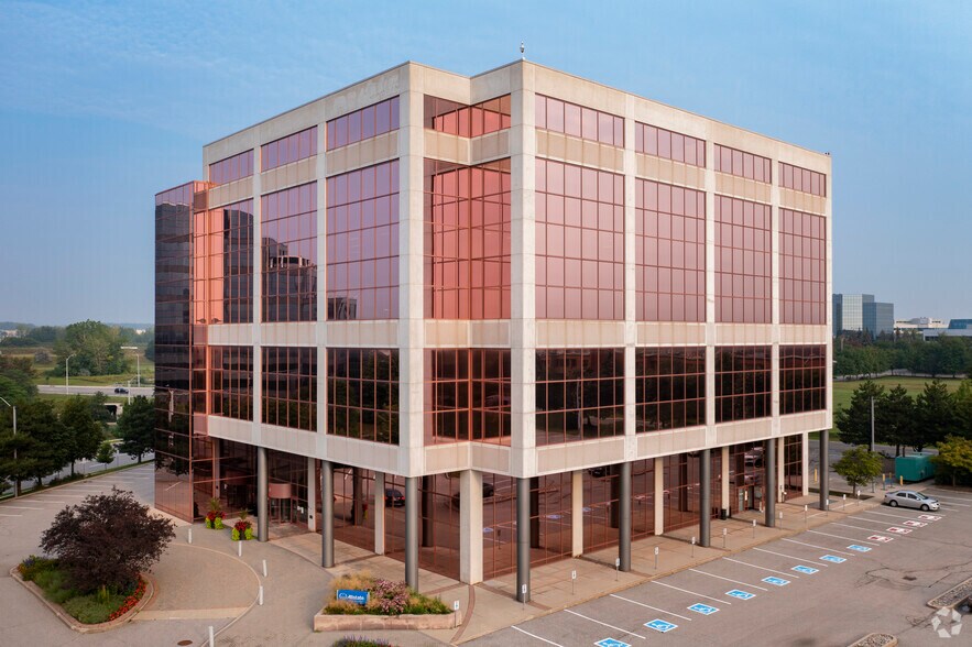 27 Allstate Pky, Markham, ON à louer - Photo de l’immeuble – Image 2 sur 7