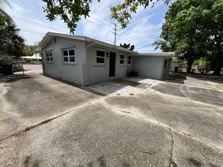 1514 Garden St, Titusville, FL à vendre - Photo de l’immeuble – Image 3 sur 22