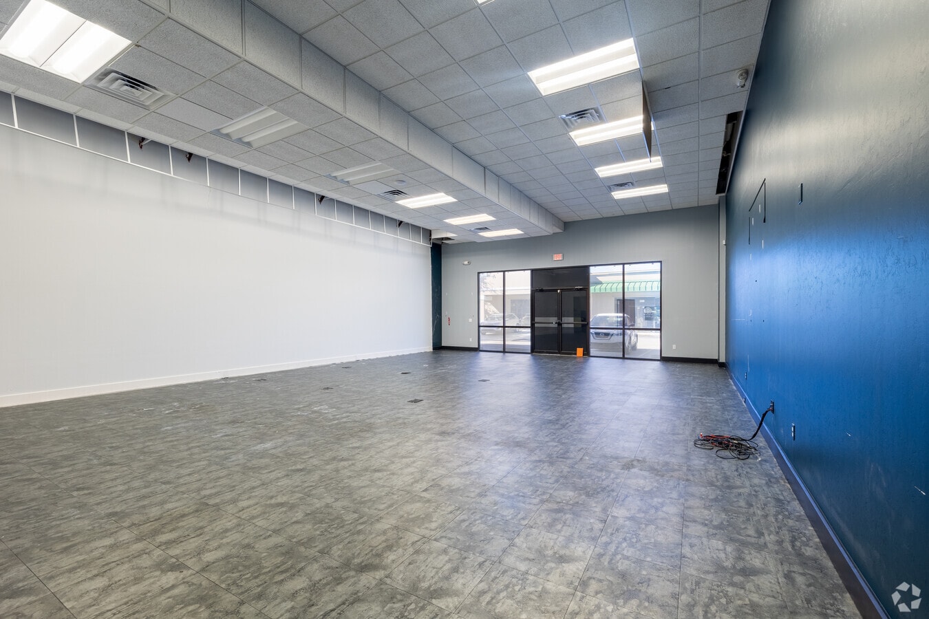 8991 Daniels Center Dr, Fort Myers, FL 33912 - Lot 102 -  - Photo intérieure - Image 1 of 7