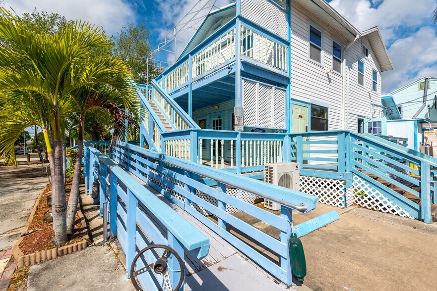 4391 Dixie Hwy NE, Palm Bay, FL à vendre - Photo de l’immeuble – Image 2 sur 31