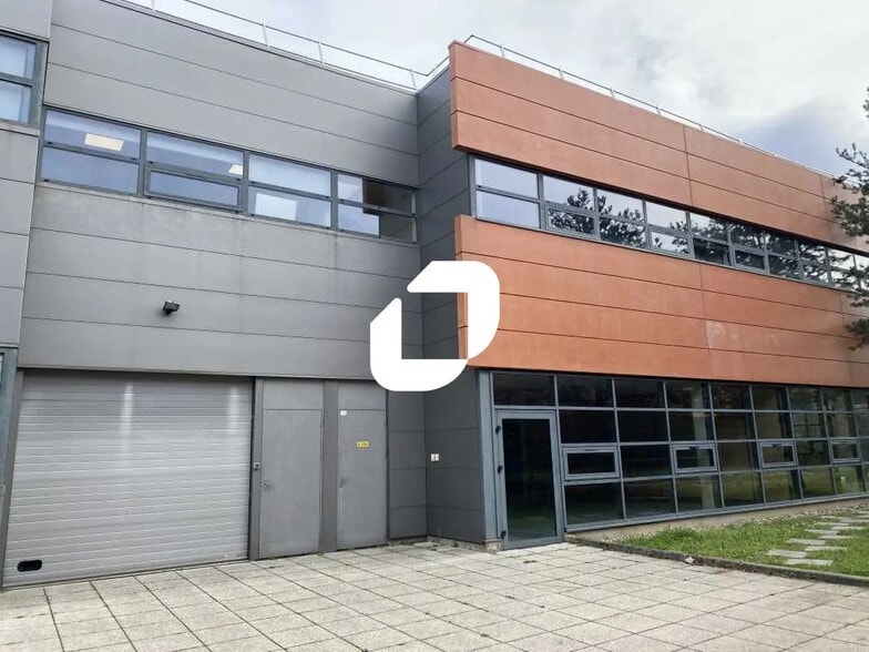 117 Allée Des Parcs, Saint-Priest à louer - Photo de l’immeuble – Image 3 sur 20