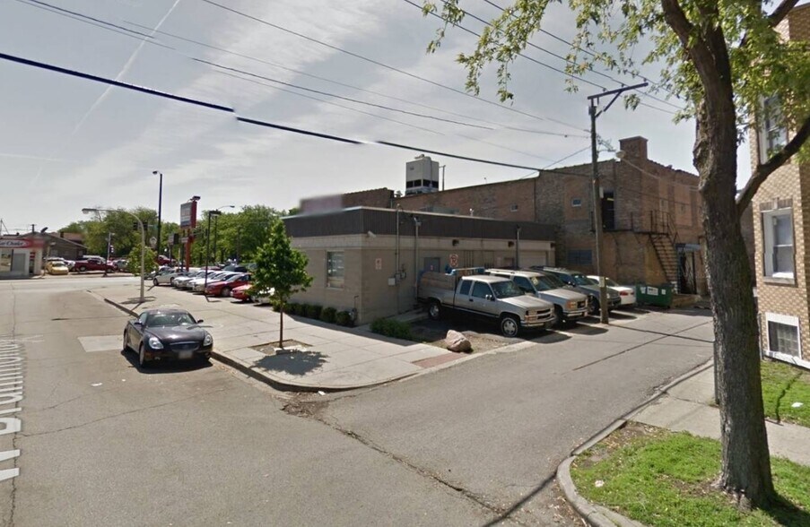 2622 N Cicero Ave, Chicago, IL à louer - Photo de l’immeuble – Image 2 sur 8