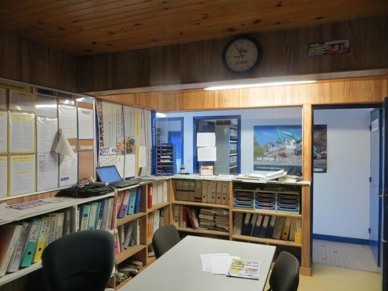 Local d'activités dans Plourin-lès-Morlaix à vendre - Photo de l’immeuble – Image 3 sur 7