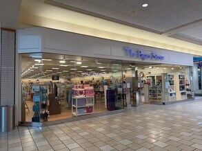 364 Maine Mall Rd, South Portland, ME à louer Photo intérieure– Image 2 sur 2