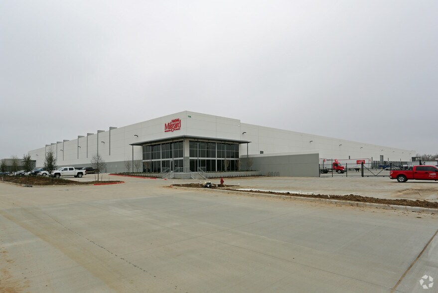 705 E Wildlife Pky, Grand Prairie, TX à louer - Photo de l’immeuble – Image 2 sur 3