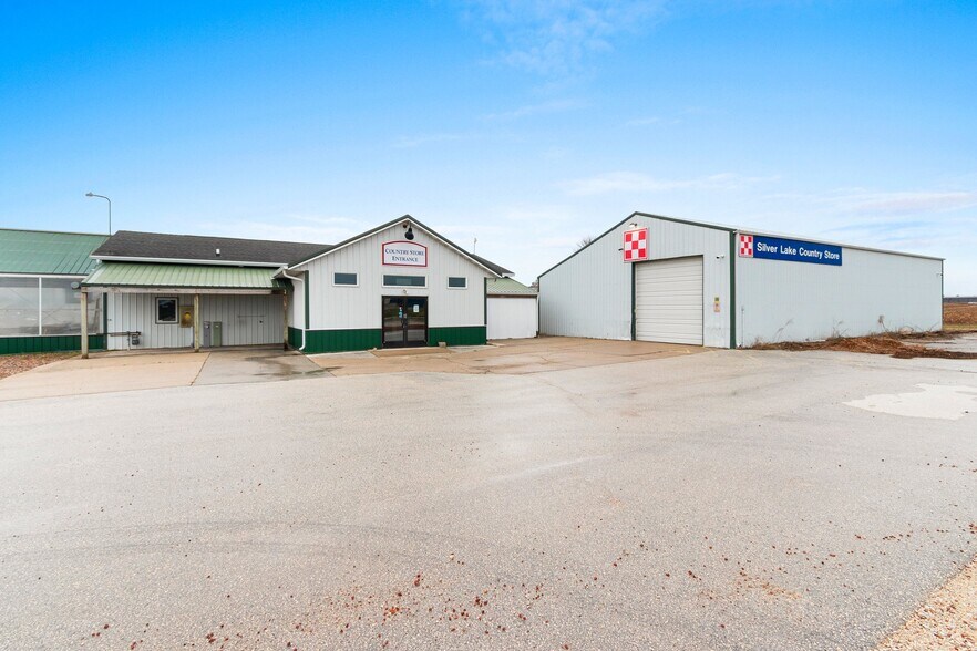 5814 Calumet Ave, Manitowoc, WI à vendre - Photo de l’immeuble – Image 2 sur 62