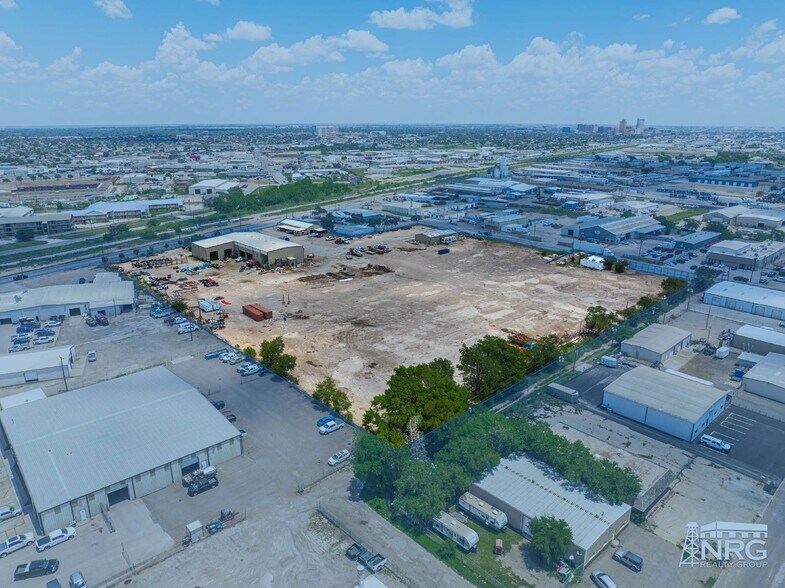 3209 W Industrial Ave, Midland, TX à louer - Photo de l’immeuble – Image 3 sur 9