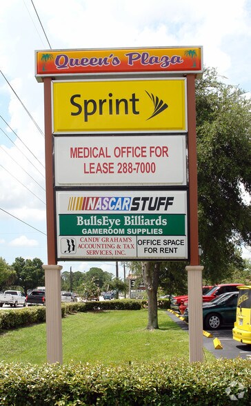230-240 S Wickham Rd, West Melbourne, FL à louer - Photo de l’immeuble – Image 3 sur 5