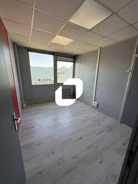 Bureau dans Argenteuil à louer - Photo de l’immeuble – Image 3 sur 7