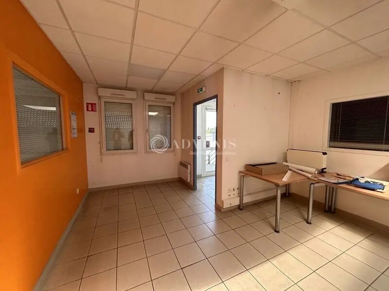 Bureau dans La Chapelle-Saint-Aubin à vendre Photo intérieure– Image 1 sur 5