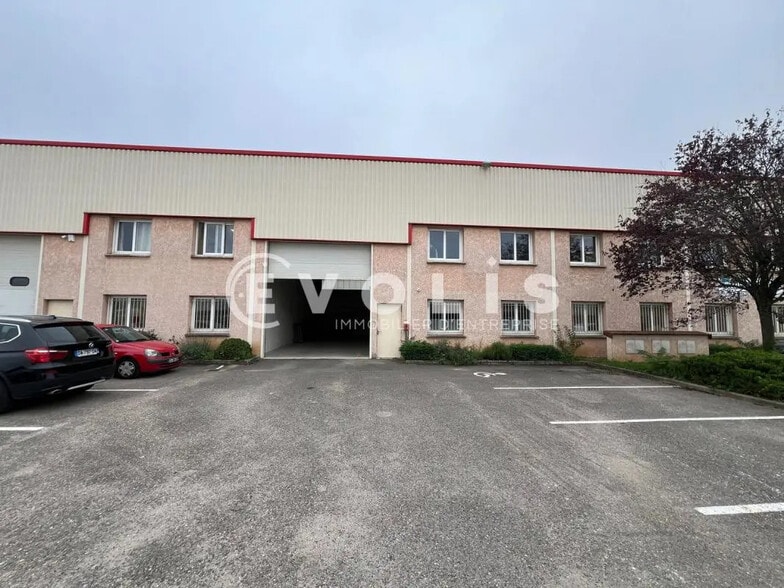 Bureau dans Chassieu à louer - Photo de l’immeuble – Image 1 sur 8