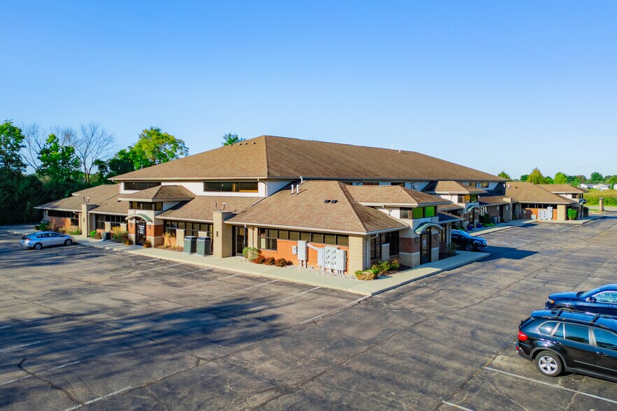 45200 Card Rd, Macomb Township, MI à vendre - Photo de l’immeuble – Image 3 sur 49