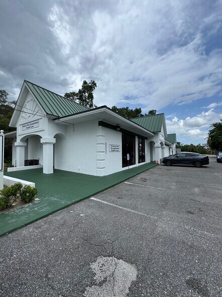 1539 Parental Home Rd, Jacksonville, FL à louer - Photo de l’immeuble – Image 1 sur 19