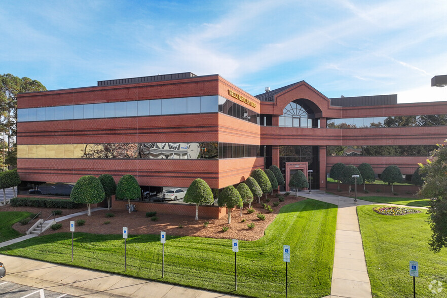 804 Green Valley Rd, Greensboro, NC à louer - Photo principale – Image 1 sur 1