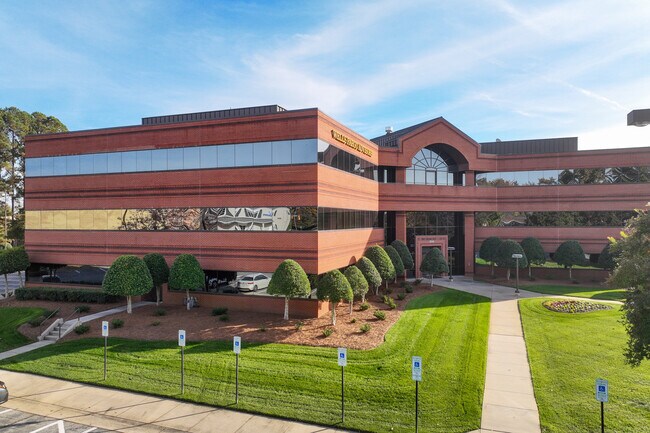 Plus de détails pour 806 Green Valley Rd, Greensboro, NC - Coworking à louer