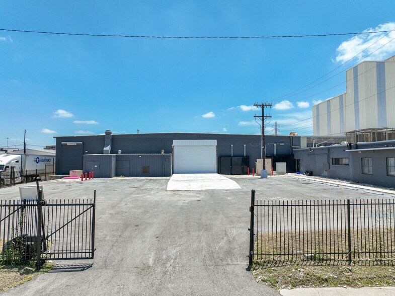 702 San Fernando St, San Antonio, TX à vendre - Photo de l’immeuble – Image 3 sur 17