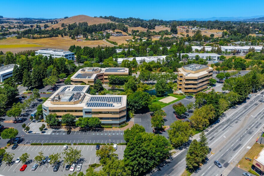 1400 N McDowell Blvd, Petaluma, CA à louer - Photo de l’immeuble – Image 2 sur 17