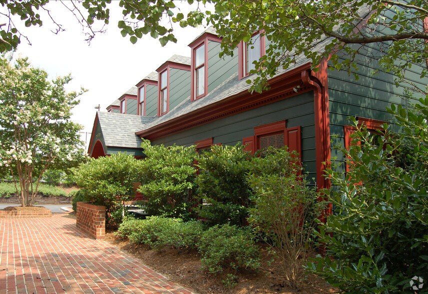 7808 Pineville-Matthews Rd, Charlotte, NC à louer - Photo de l’immeuble – Image 3 sur 14