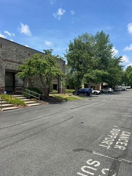 944 Marcon Blvd, Allentown, PA à louer - Photo de l’immeuble – Image 2 sur 3