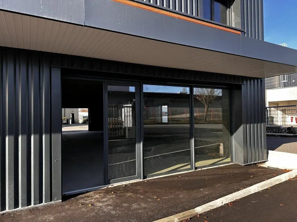 Local d’activités dans Sauvagnon à louer Photo de l’immeuble– Image 1 sur 8