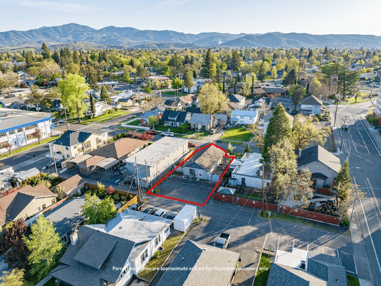 319 S Ivy St, Medford, OR à vendre - Photo de l’immeuble – Image 2 sur 39