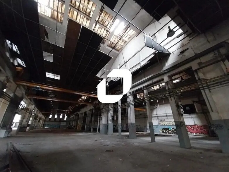 Local d'activités dans Givors à vendre - Photo de l’immeuble – Image 3 sur 16