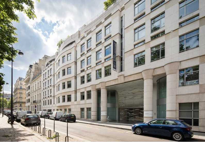 21-25 Rue Balzac, Paris à louer - Photo de l’immeuble – Image 2 sur 9