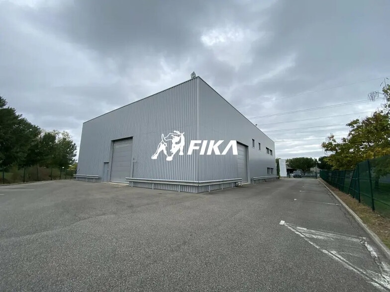 Local d’activités dans Villeneuve-lès-Bouloc à louer - Photo de l’immeuble – Image 1 sur 10