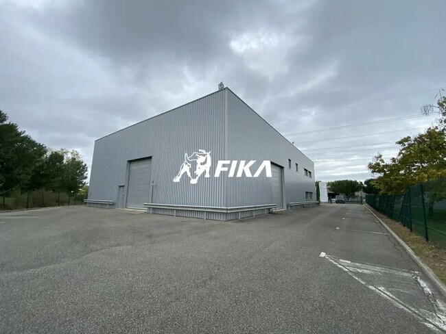 Plus de détails pour Local d'activités à louer