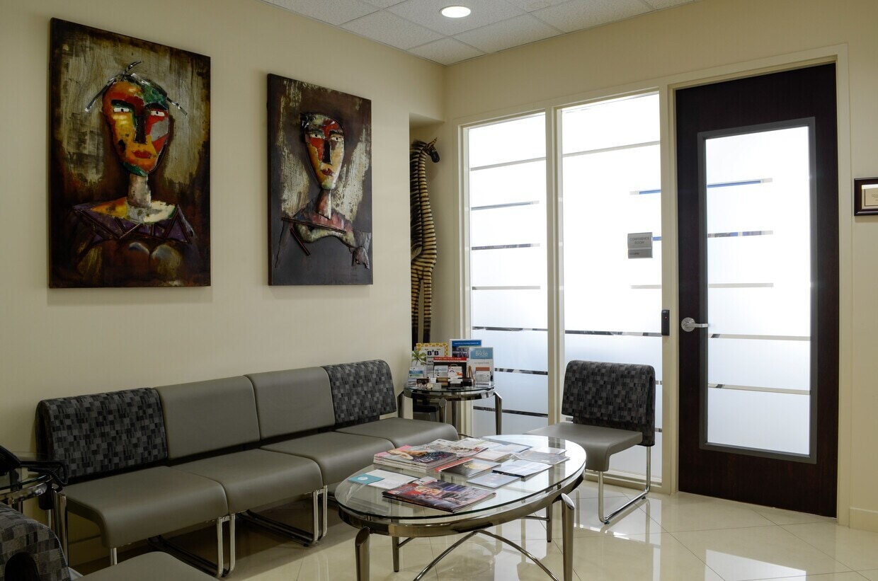 15800-15880 Pines Blvd, Pembroke Pines, FL à louer Photo de l’immeuble– Image 1 sur 3