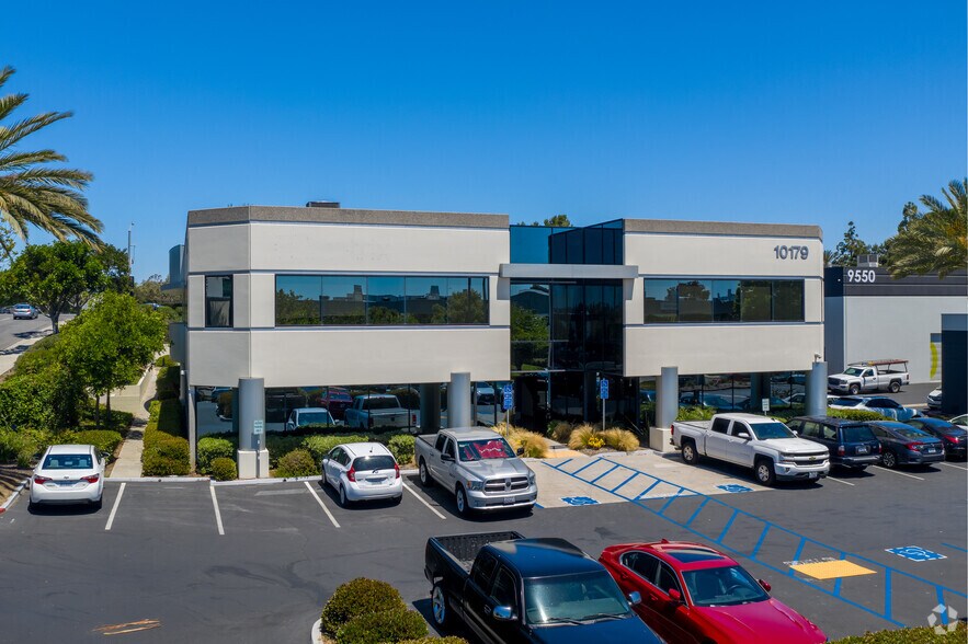10179 Huennekens St, San Diego, CA à louer - Photo de l’immeuble – Image 3 sur 3