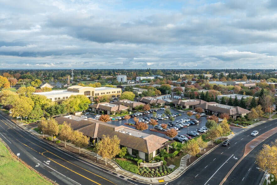 9291 Laguna Springs Dr, Elk Grove, CA à louer - Aérien – Image 2 sur 3