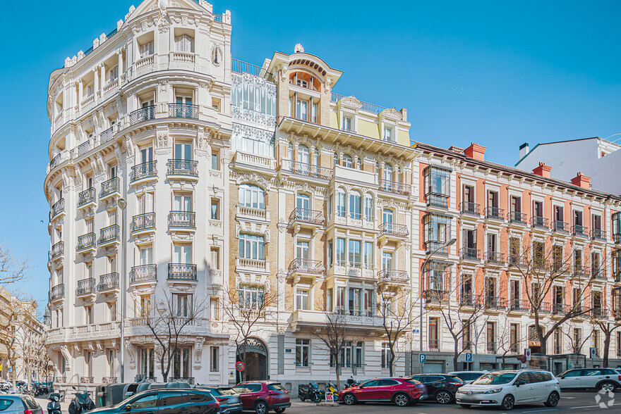 Calle de Montalbán, 7, Madrid, Madrid à louer - Photo de l’immeuble – Image 1 sur 17